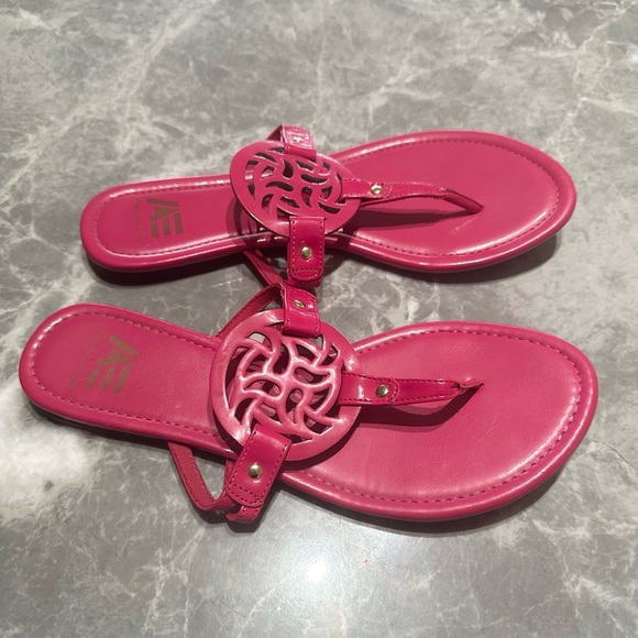 American Eagle Sandals Womens 8 Thong Flip Flop Flat Open Toe Pink Faux Leather - Picture 3 of 5